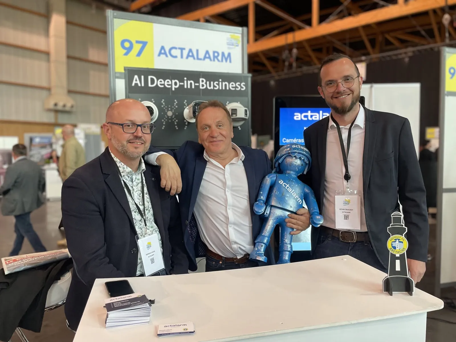 L’équipe Actalarm sur son stand avec le phare Produit en Bretagne