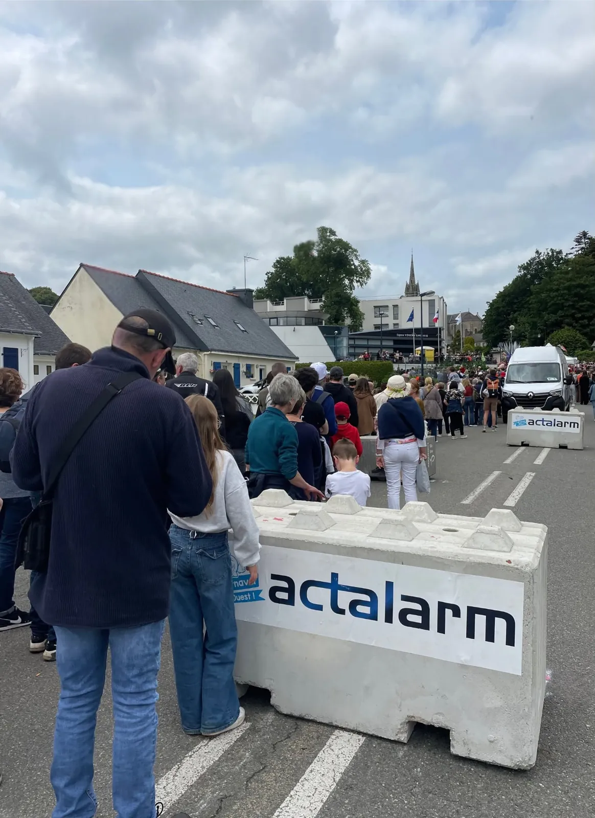 Blocs béton Actalarm installés pour sécuriser un rassemblement
